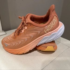 Hoka Arahi 6 Women's Running Shoes Orange Sun Baked Shell Coral US 7.5B 1123195